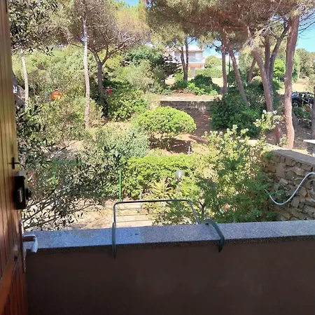 House, 5 Minutes From The Beach-garden * Stintino